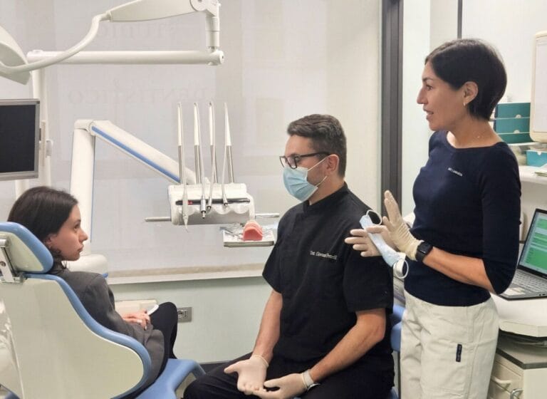 pulizia dei denti dal dentista