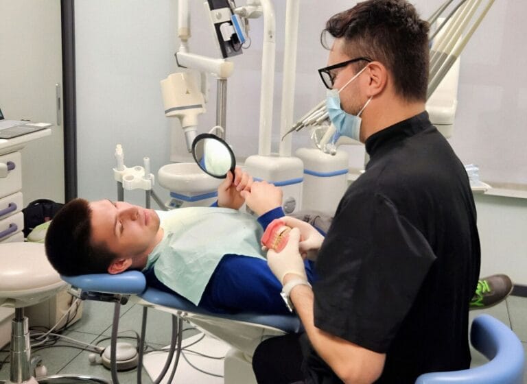 alimenti da evitare dopo la pulizia dentale